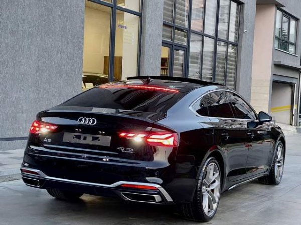 Tirane, shitet makine Audi A5 Viti 2021,