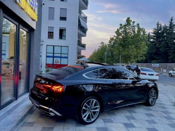 Tirane, shitet makine Audi A5 Viti 2021,