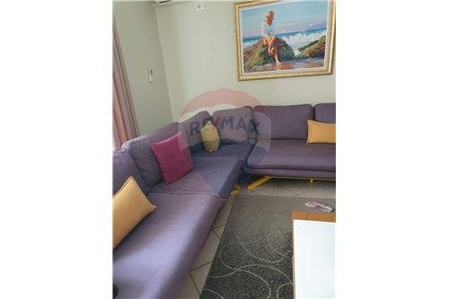 Tirane, jepet me qera apartament 2+1+BLK Kati 4, 100 m² 400 Euro (Panajot Pano)