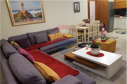 Tirane, jepet me qera apartament 2+1+BLK Kati 4, 100 m² 400 Euro (Panajot Pano)