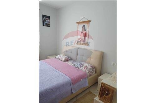 Tirane, jepet me qera apartament 2+1+BLK Kati 4, 100 m² 400 Euro (Panajot Pano)