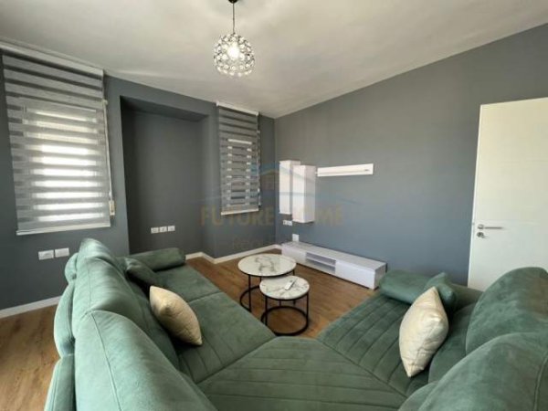 Tirane, jepet me qera apartament 2+1+BLK Kati 3, 150 m² 800 Euro (kopeshti botanik)