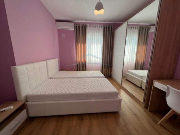 Tirane, jepet me qera apartament Kati 3, 150 m² 800 Euro (Kopshti Botanik)