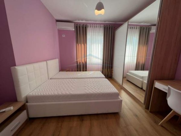 Tirane, jepet me qera apartament Kati 3, 150 m² 800 Euro (kopshti botanik)