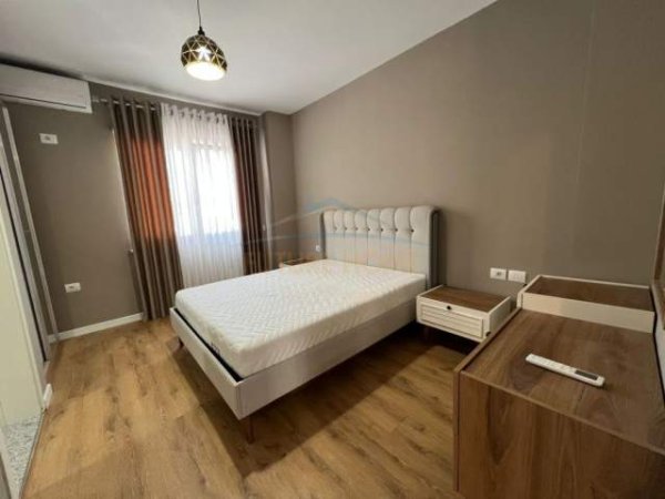 Tirane, jepet me qera apartament 2+1+BLK Kati 3, 150 m² 800 Euro (Kopshti Botanik)