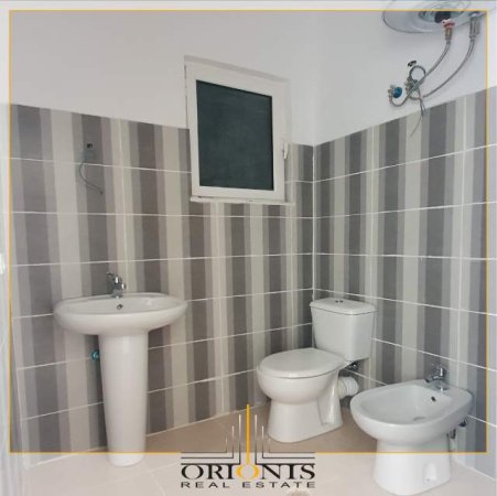 Durres, shitet apartament Kati 3, 104 m² 105.000 Euro (rruga "Abaz Çelkupa")