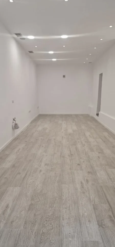 Tirane, shes dyqan Kati 0, 39 m² 300.000 Euro (Rruga Bardhyl)