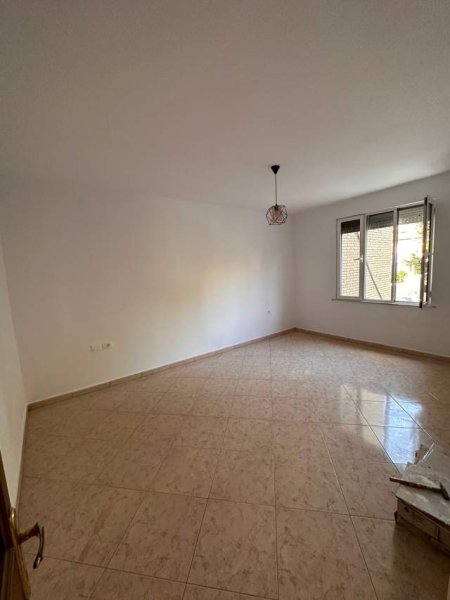 Tirane, shitet apartament 2+1 Kati 2, 67 m² 85.000 Euro (Oxhaku)