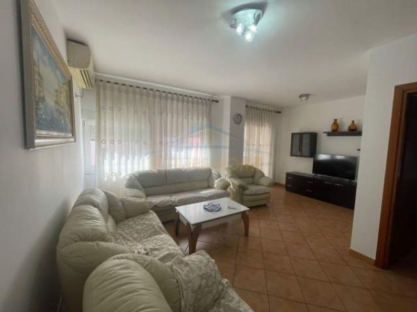 Tirane, jepet me qera apartament 2+1+BLK Kati 4, 120 m² 650 Euro (Don Bosko)