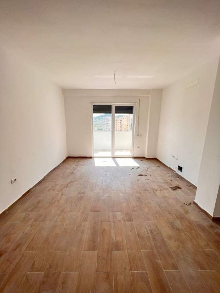 Tirane, shitet apartament 1+1 Kati 5, 62 m² 85.000 Euro (Unaza e Re)