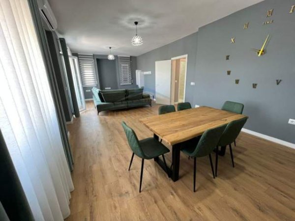 Tirane, jepet me qera apartament Kati 3, 150 m² 800 Euro (kopshti botanik)