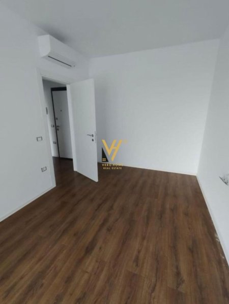Tirane, jepet me qera apartament 1+1+Ballkon Kati 5, 70 m² 500 € (BULEVARDI I RI)