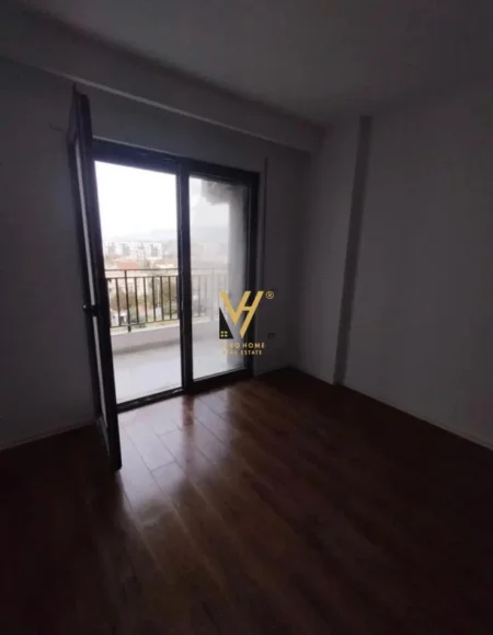 Tirane, jepet me qera apartament 1+1+Ballkon Kati 5, 70 m² 500 € (BULEVARDI I RI)