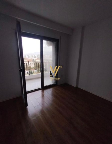 Tirane, jepet me qera apartament 1+1+Ballkon Kati 5, 70 m² 500 € (BULEVARDI I RI)