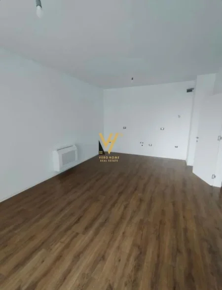 Tirane, jepet me qera apartament 1+1+Ballkon Kati 5, 70 m² 500 € (BULEVARDI I RI)
