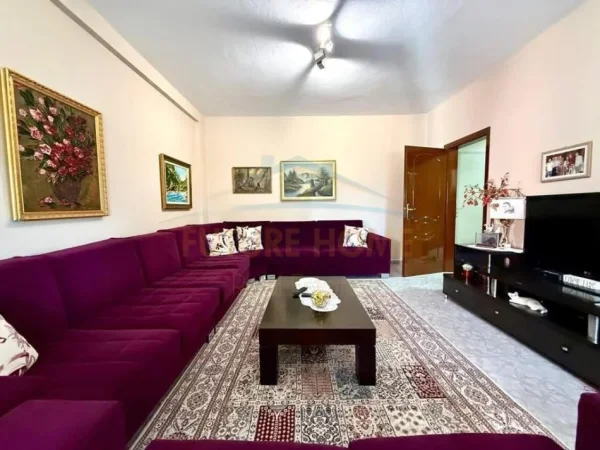 Tirane, shitet apartament 2+1+Ballkon Kati 5, 110 m² 175.000 € (Ali Demi, Tiranë.)