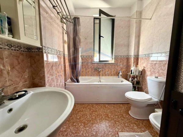 Tirane, shitet apartament 2+1+Ballkon Kati 5, 110 m² 175.000 € (Ali Demi, Tiranë.)