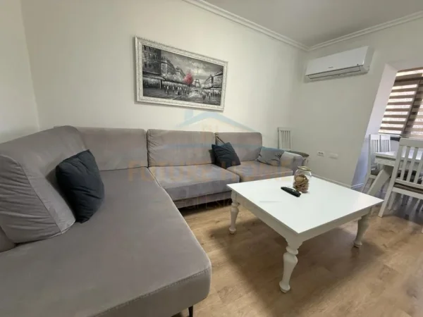Tirane, jepet me qera apartament 2+1 Kati 3, 75 m² 850 € 