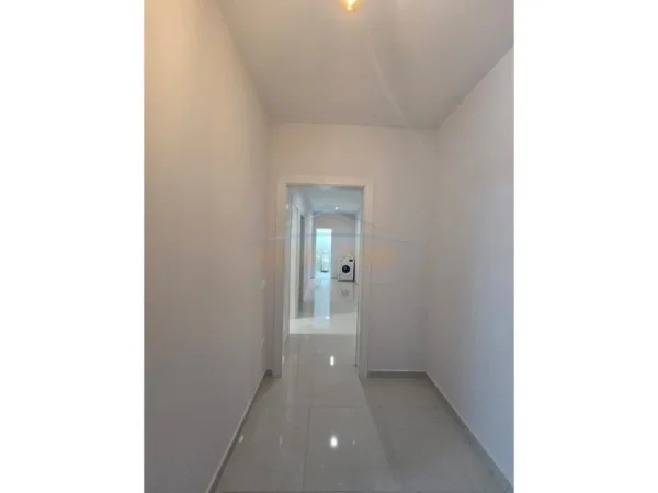 Tirane, jepet me qera apartament 2+1 Kati 7, 89 m² 550 € 