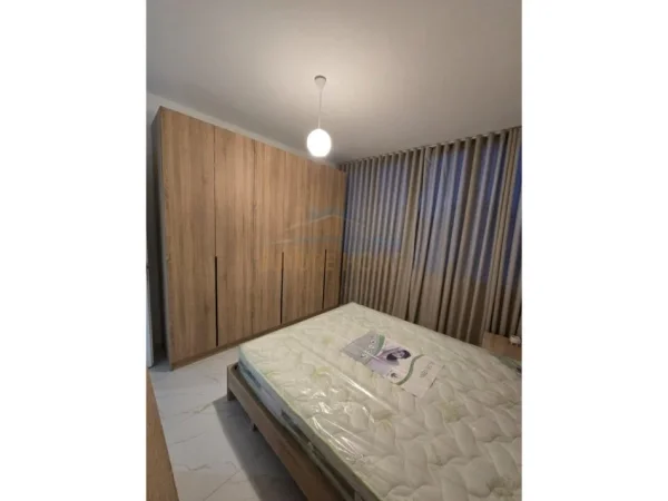 Tirane, jepet me qera apartament 2+1 Kati 7, 89 m² 550 € 