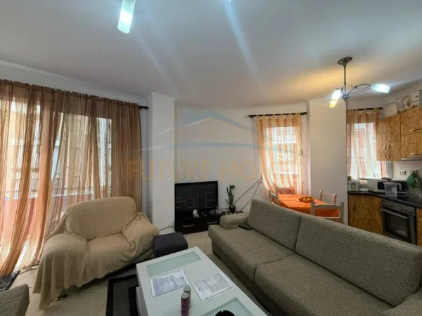 Tirane, jepet me qera apartament 2+1 Kati 2, 93 m² 450 € 