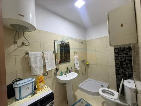 Tirane, jepet me qera apartament 2+1 Kati 2, 93 m² 450 € 