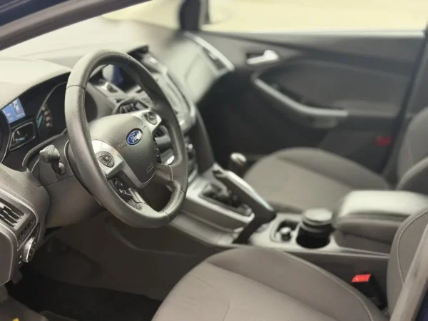 Durres, shitet makine Ford Focus 1.6 Nafte, blu e errët manuale Klima