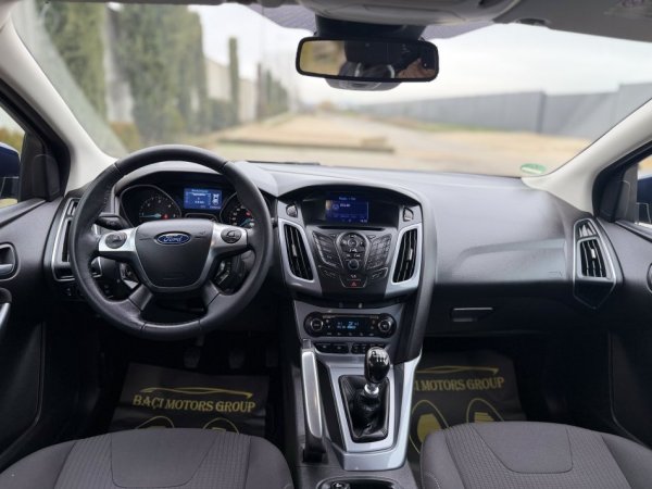 Durres, shitet makine Ford Focus 1.6 Nafte, blu e errët manuale Klima