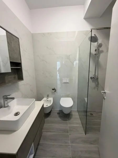 Tirane, jepet me qera apartament 2+1 Kati 7, 80 m² 650 € (Rruga 29 Nentori)