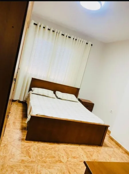Tirane, jepet me qera apartament 2+1+Aneks+Ballkon Kati 8, 85 m² 