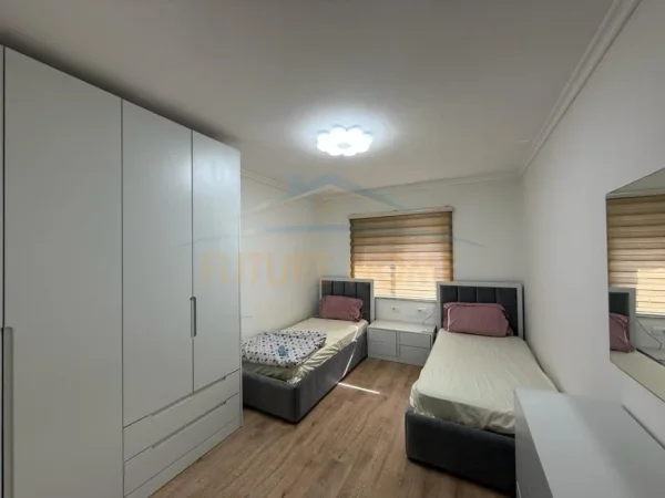 Tirane, jepet me qera apartament 2+1+Ballkon Kati 3, 75 m² 850 € (Stadiumi Dinamo, Tirane)