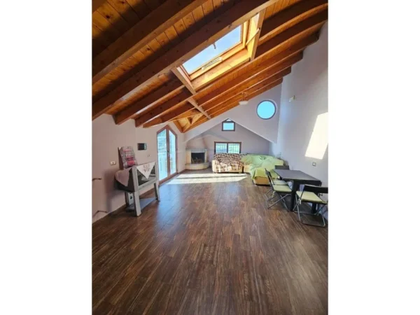 Tirane, shitet Vile 3 Katshe , 460 m² 650.000 € (Durres)