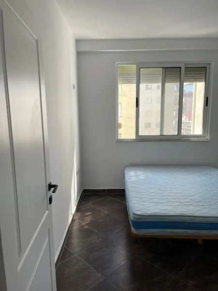 Tirane, jepet me qera apartament 1+1 Kati 5, 320 € 