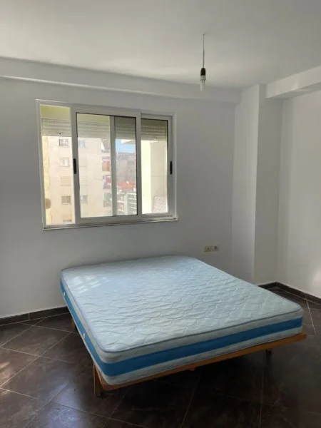Tirane, jepet me qera apartament 1+1 Kati 5, 320 € 