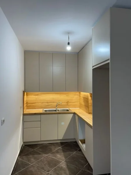 Tirane, jepet me qera apartament 1+1 Kati 5, 320 € 