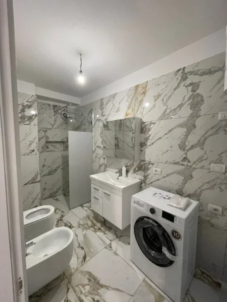 Tirane, jepet me qera apartament 1+1 Kati 5, 320 € 