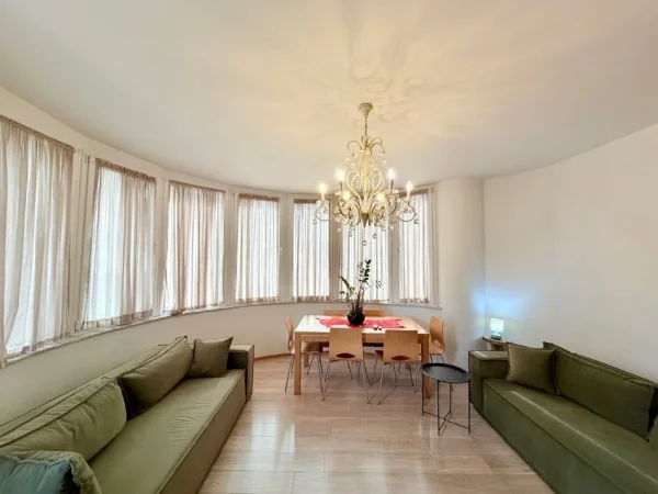 Tirane, shitet apartament 3+1+Ballkon Kati 4, 135 m² 265.000 € (Rruga Jordan Misja)