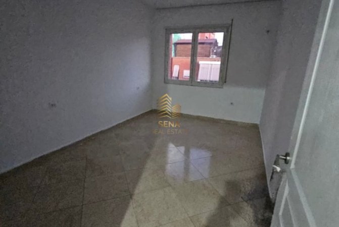 Tirane, jepet me qera apartament 1+1+Ballkon Kati 8, 65 m² 400 € (Yzberisht, Golden Park)