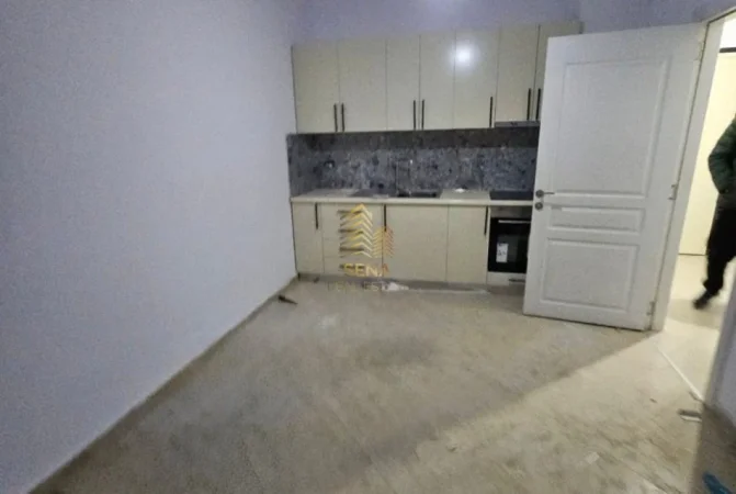 Tirane, jepet me qera apartament 1+1+Ballkon Kati 8, 65 m² 400 € i diskutueshem (Yzberisht, Golden Park)