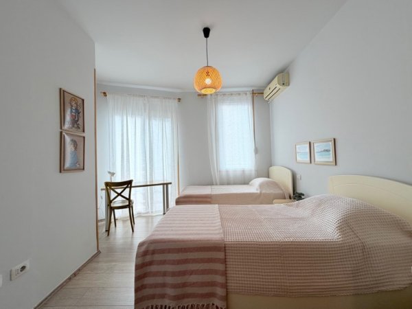 Tirane, shitet apartament 3+1+Ballkon Kati 4, 135 m² 265.000 € (Rruga Jordan Misja)