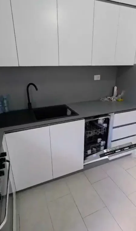 Tirane, jepet me qera apartament 2+1+Ballkon Kati 2, 69 m² 650 € (Vasil Shanto!)