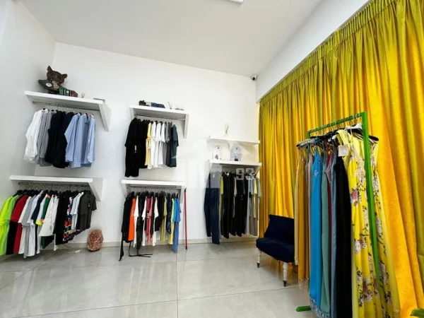 Tirane, shitet dyqan Kati 0, 100 m² 460.000 € (RRUGA “BRIGADA VIII”, ISH BLLOK)