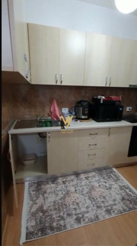 Tirane, jepet me qera apartament 1+1+Ballkon Kati 4, 65 m² 450 € (DELIJORGJI)