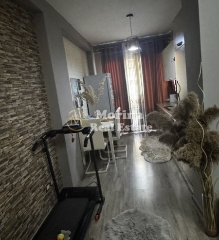 Tirane, jepet me qera apartament 1+1 Kati 4, 60 m² 400 € (Yzberisht)