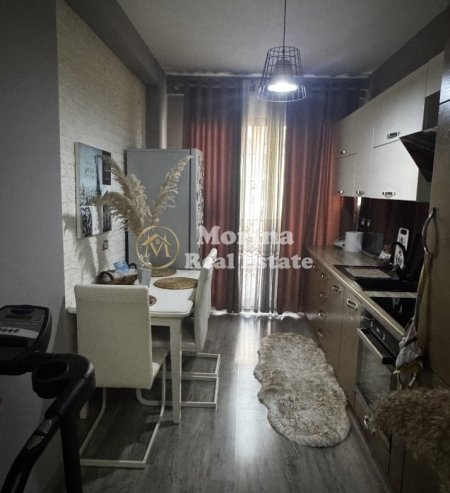 Tirane, jepet me qera apartament 1+1 Kati 4, 60 m² 400 € (Yzberisht)