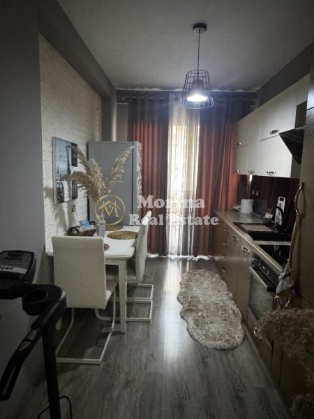 Tirane, jepet me qera apartament 1+1 Kati 4, 60 m² 400 € (Yzberisht)