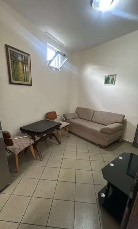 Tirane, jepet me qera apartament 1+1 Kati 1, 60 m² 380 € (Bulevardi zogu I pare)