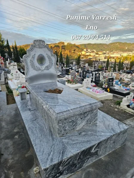 Tirane, ofroj Punime Varresh Graniti - Kurore e punuar me skulptore