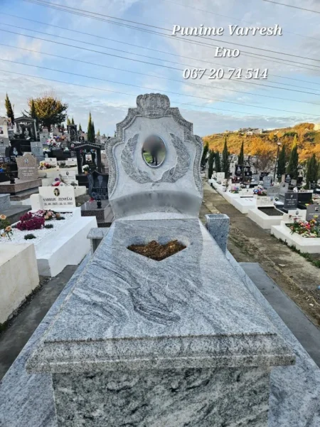 Tirane, ofroj Punime Varresh Graniti - Kurore e punuar me skulptore