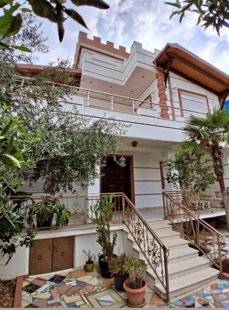 Vlore, shitet Vile 5+1 Kati 0, 307 m² 400.000 € 